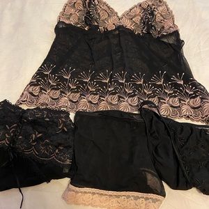 Bundle  of 4: Women’s Cacique Lingerie Pieces Black and Pink 14/16